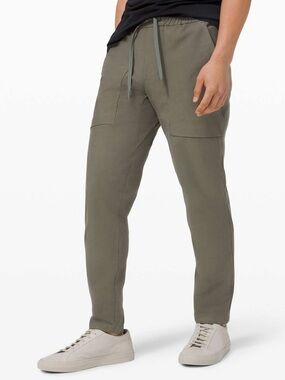 Lululemon Bowline Pant *Utilitech 30"
Grey Sage men’s MEDIUM